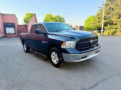 Brilliant Black Crystal Pearlcoat 2018 RAM 1500 ST