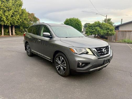 Black 2018 Nissan Pathfinder Platinum