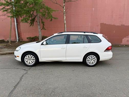 Candy White 2013 Volkswagen Jetta SportWagen SE