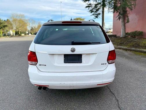 Candy White 2013 Volkswagen Jetta SportWagen SE