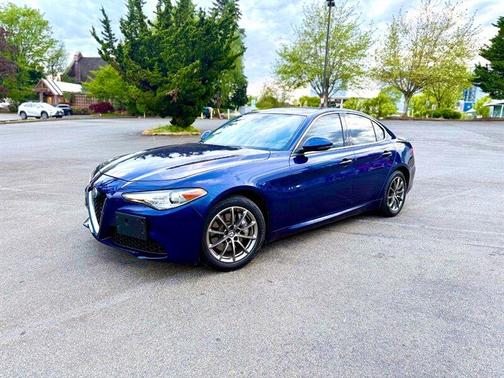 Montecarlo Blue Metallic 2017 Alfa Romeo Giulia Base