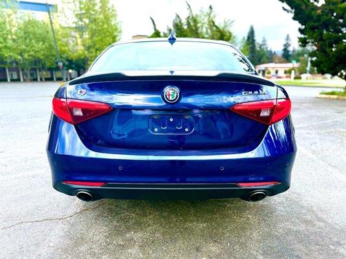 Montecarlo Blue Metallic 2017 Alfa Romeo Giulia Base