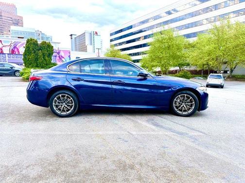 Montecarlo Blue Metallic 2017 Alfa Romeo Giulia Base