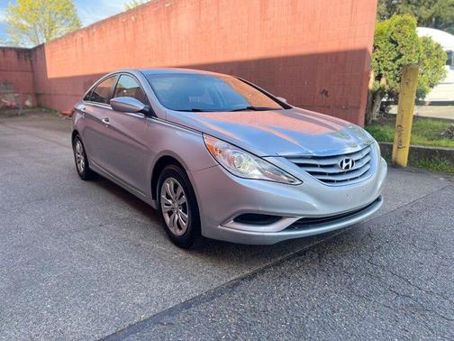 Radiant Silver Metallic 2012 Hyundai SONATA GLS