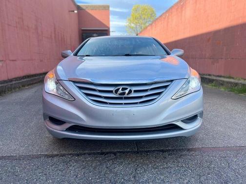Radiant Silver Metallic 2012 Hyundai SONATA GLS
