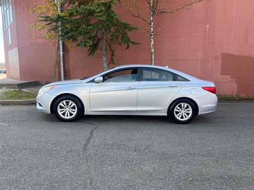 Radiant Silver Metallic 2012 Hyundai SONATA GLS