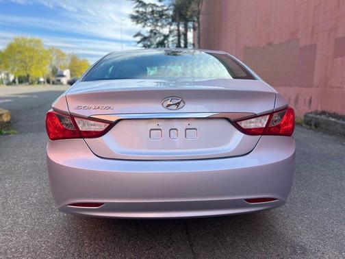 Radiant Silver Metallic 2012 Hyundai SONATA GLS