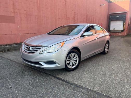 Radiant Silver Metallic 2012 Hyundai SONATA GLS