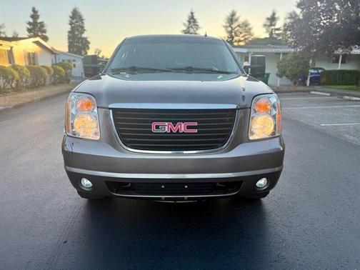Mocha Steel Metallic 2013 GMC Yukon XL 2500 SLT