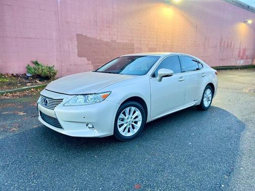 Gold 2014 Lexus ES 300h Base