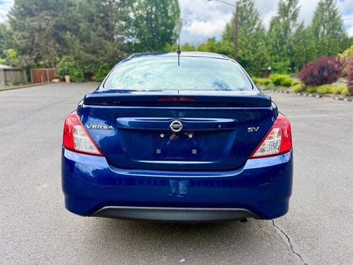 Blue 2018 Nissan Versa 1.6 SV