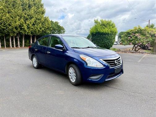 Blue 2018 Nissan Versa 1.6 SV