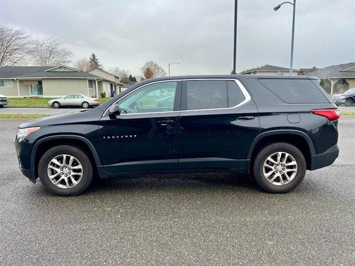 Mosaic Black Metallic 2018 Chevrolet Traverse LS