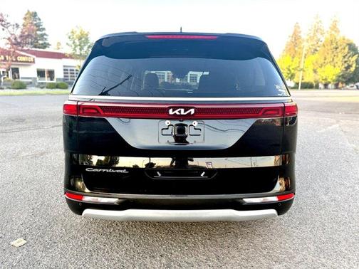 Aurora Black Pearl 2022 Kia Carnival LX