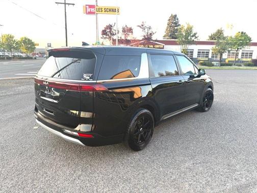 Aurora Black Pearl 2022 Kia Carnival LX