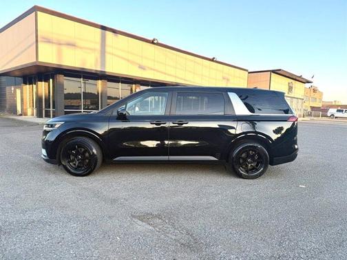 Aurora Black Pearl 2022 Kia Carnival LX
