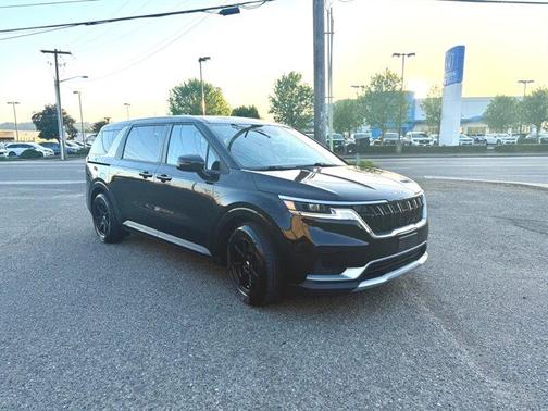 Aurora Black Pearl 2022 Kia Carnival LX