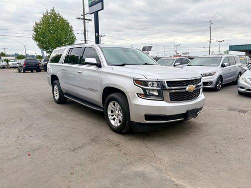 Silver Ice Metallic 2017 Chevrolet Suburban LT