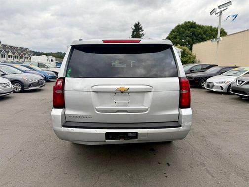 Silver Ice Metallic 2017 Chevrolet Suburban LT