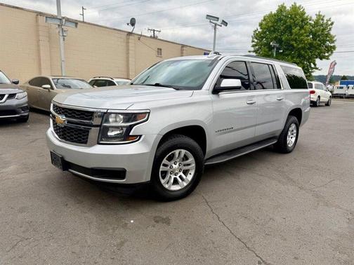 Silver Ice Metallic 2017 Chevrolet Suburban LT SUV