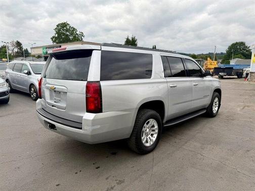 Silver Ice Metallic 2017 Chevrolet Suburban LT