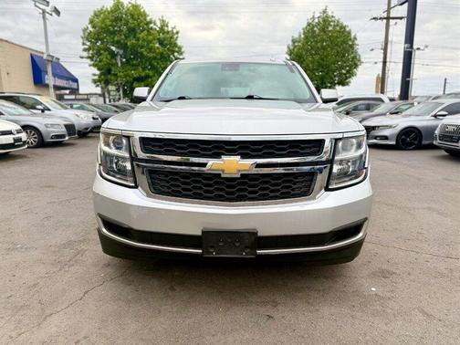 Silver Ice Metallic 2017 Chevrolet Suburban LT