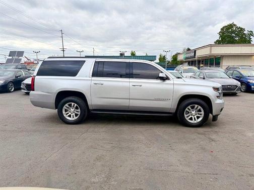 Silver Ice Metallic 2017 Chevrolet Suburban LT