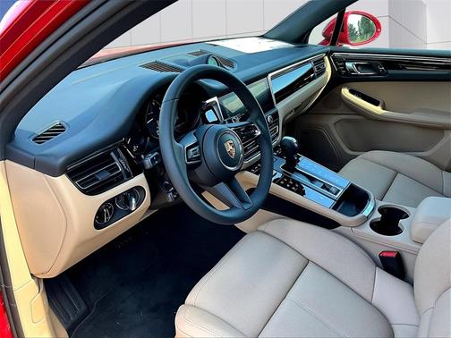 2026 Porsche Macan Base