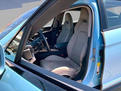 Frozen Blue 2025 Porsche Panamera 4