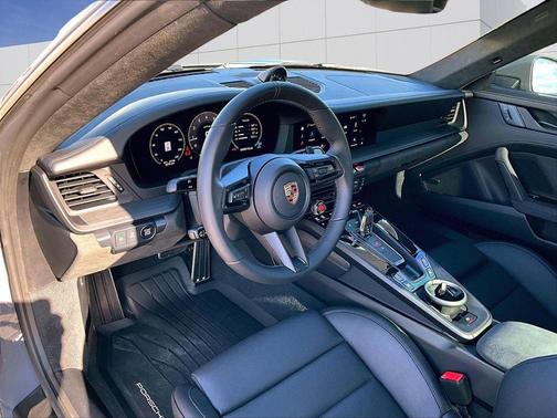 2025 Porsche 911 Carrera GTS