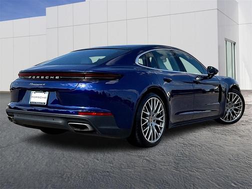 2024 Porsche Panamera 4