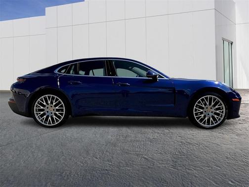 2024 Porsche Panamera 4