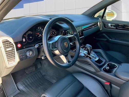 2022 Porsche Cayenne Base (Tiptronic)