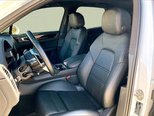 2022 Porsche Cayenne Base (Tiptronic)