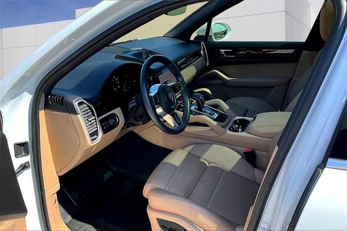 2023 Porsche Cayenne Platinum Edition