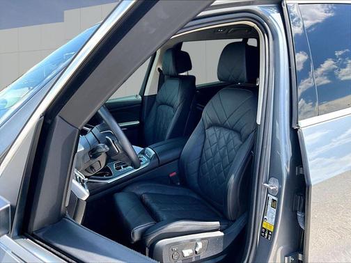 Skyscraper Gray Metallic 2023 BMW X7 xDrive40i