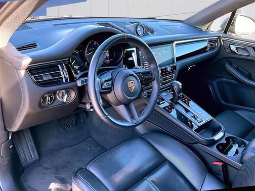 2024 Porsche Macan T