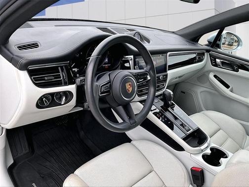 2022 Porsche Macan Base