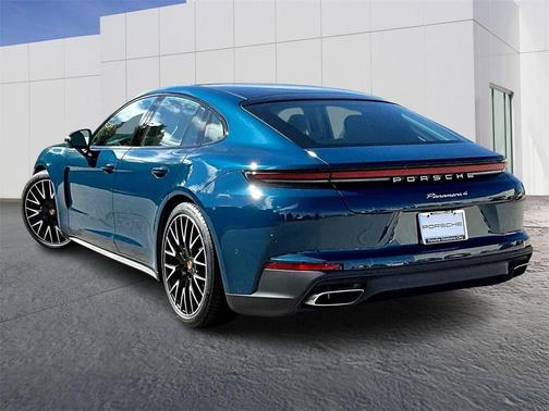 2026 Porsche Panamera 4