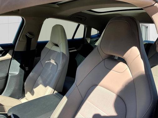 2026 Porsche Panamera 4