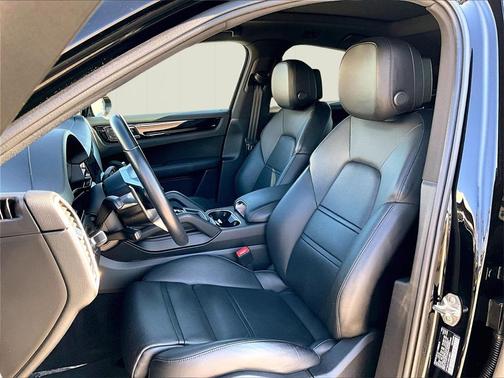 2022 Porsche Cayenne Platinum Edition