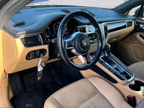2017 Porsche Macan Base