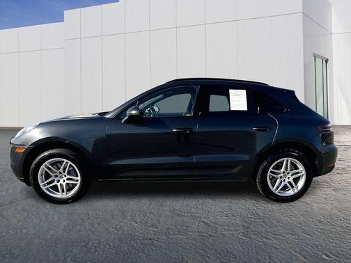 Volcano Grey Metallic 2017 Porsche Macan Base