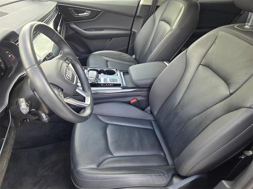 2024 Audi Q7 55 Premium Plus
