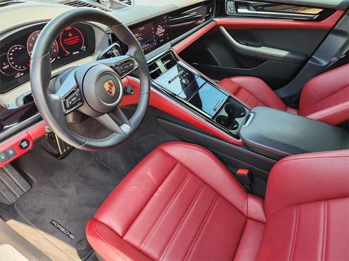 2024 Porsche Panamera 4