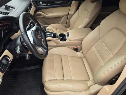 2022 Porsche Cayenne Base (Tiptronic)