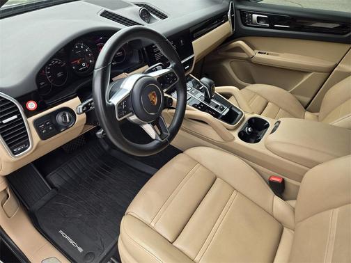 2022 Porsche Cayenne Base (Tiptronic)