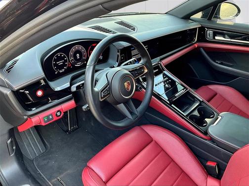 2024 Porsche Panamera 4