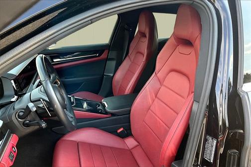 2024 Porsche Panamera 4