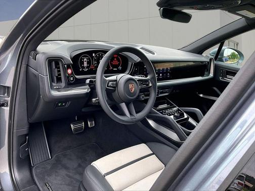 Platinum Silver Metallic 2026 Porsche Cayenne S